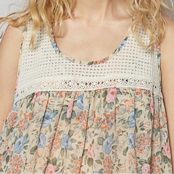 POL. 💜 “The Petal Tank” Floral Sleeveless Top with Lace details - Picture 4 of 5